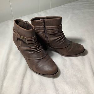 Baretraps Boots Women brown boots baretraps size 7M